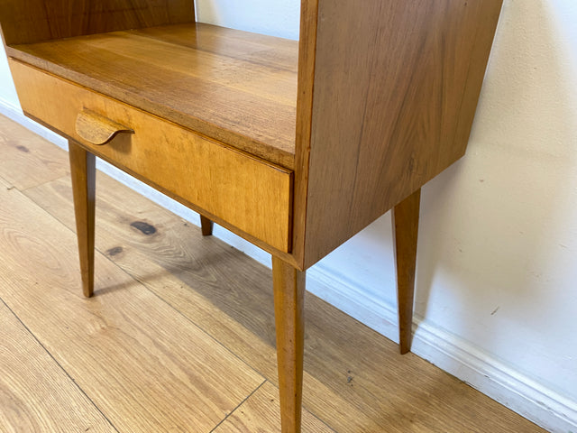 WMK I Formschöner und sehr gut erhaltener Mid-Century Nachttisch mit Schublade & Glas Ablage I Nachtkommode Nachtschrank Nachtschränkchen Kommode Beistelltisch 50er 60er Vintage I Berlin Köln Bremen