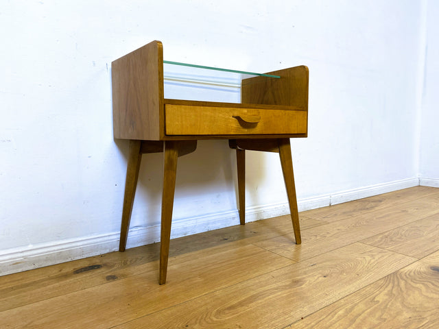 WMK I Formschöner und sehr gut erhaltener Mid-Century Nachttisch mit Schublade & Glas Ablage I Nachtkommode Nachtschrank Nachtschränkchen Kommode Beistelltisch 50er 60er Vintage I Berlin Köln Bremen