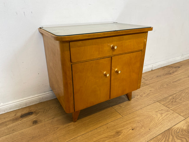 WMK I 1/2 Stilvoller Mid-Century Nachttisch mit Schubladen, Glasauflage und Originalgriffen