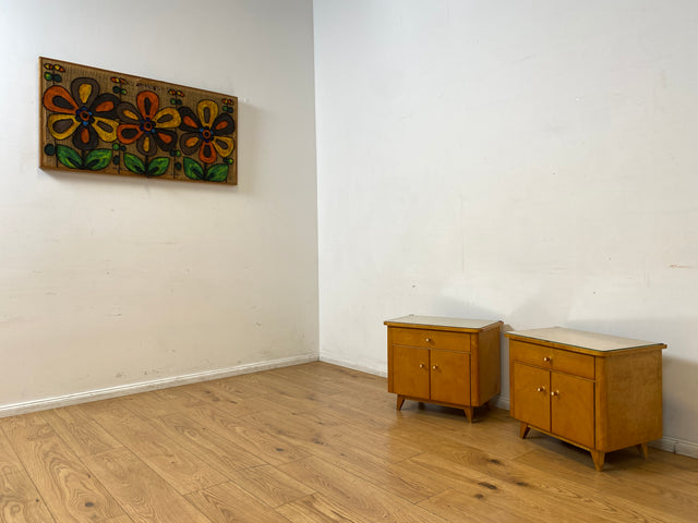 WMK I 1/2 Stilvoller Mid-Century Nachttisch mit Schubladen, Glasauflage und Originalgriffen