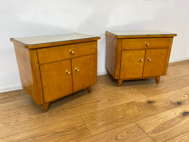 WMK I 1/2 Stilvoller Mid-Century Nachttisch mit Schubladen, Glasauflage und Originalgriffen