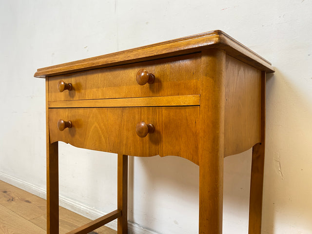 Schöne und sehr gut erhaltene Mid-Century Nähkommode aus vollem Holz mit Schubladen und Holzgriffen I Kommode Ablage Flurkommode Nähtisch Schminktisch Beistelltisch Vintage I