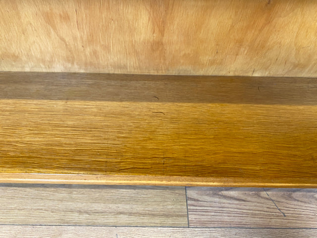 Minimalistisches Mid-Century Regal , Vollholz, mit verstellb. Regalböden & neuen Metallfüßen