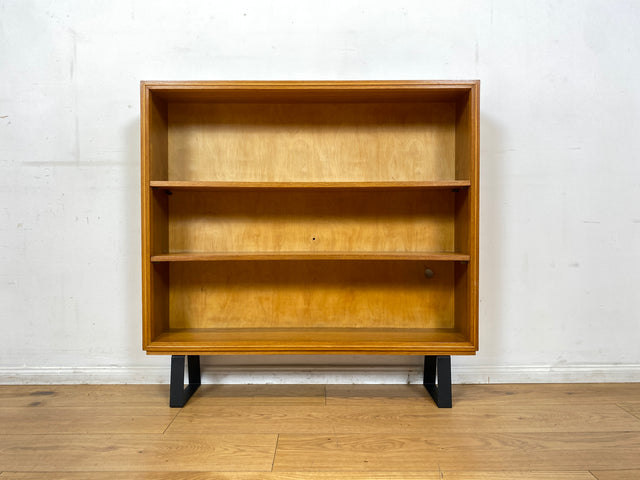 Minimalistisches Mid-Century Regal , Vollholz, mit verstellb. Regalböden & neuen Metallfüßen