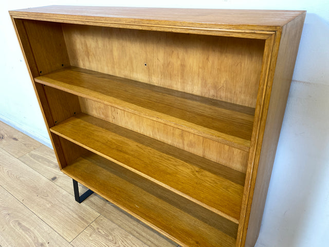 Gut erhaltenes Mid-Century Regal , Vollholz, mit verstellb. Regalböden & neuen Metallfüßen I Holzregal Bücherregal Bücherschrank Küchenregal Regalwand Vintage Retro 60er I