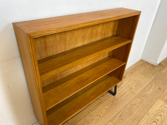 Gut erhaltenes Mid-Century Regal , Vollholz, mit verstellb. Regalböden & neuen Metallfüßen I Holzregal Bücherregal Bücherschrank Küchenregal Regalwand Vintage Retro 60er I