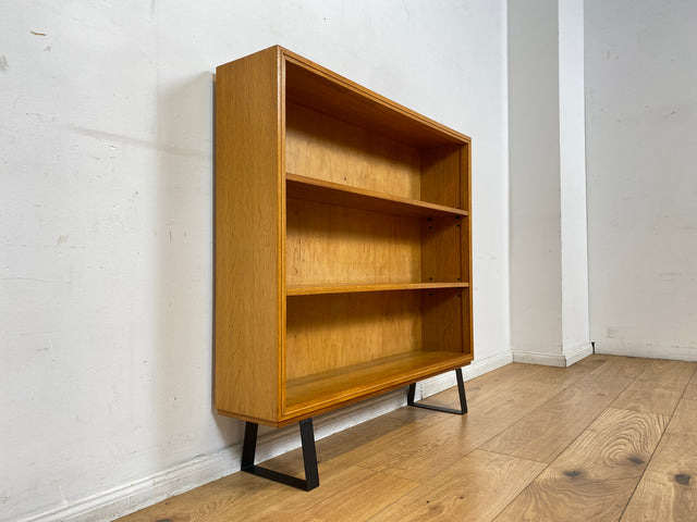 Gut erhaltenes Mid-Century Regal , Vollholz, mit verstellb. Regalböden & neuen Metallfüßen I Holzregal Bücherregal Bücherschrank Küchenregal Regalwand Vintage Retro 60er I