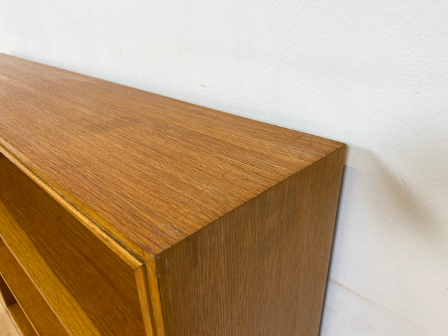 Gut erhaltenes Mid-Century Regal , Vollholz, mit verstellb. Regalböden & neuen Metallfüßen I Holzregal Bücherregal Bücherschrank Küchenregal Regalwand Vintage Retro 60er I