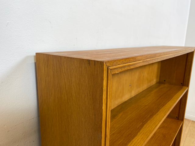 Gut erhaltenes Mid-Century Regal , Vollholz, mit verstellb. Regalböden & neuen Metallfüßen I Holzregal Bücherregal Bücherschrank Küchenregal Regalwand Vintage Retro 60er I