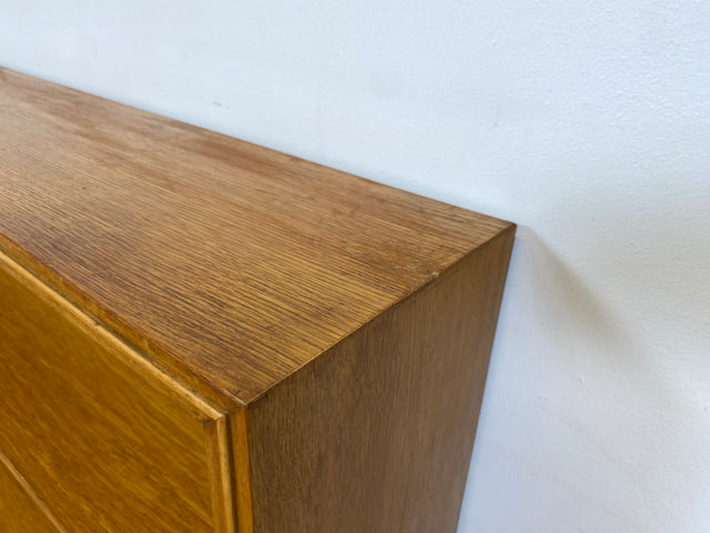 Hochwertiges Mid-Century Regal aus vollem Holz mit verstellb. Regalböden & neuen Metallfüßen