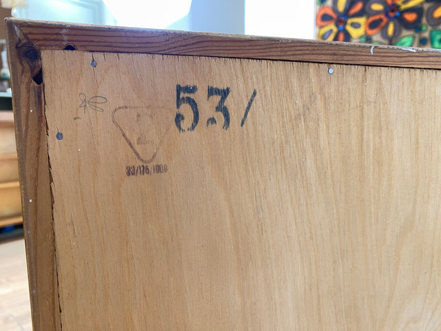 Hochwertiges Mid-Century Regal aus vollem Holz mit verstellb. Regalböden & neuen Metallfüßen