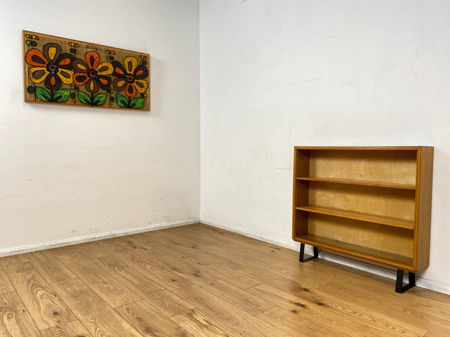 Hochwertiges Mid-Century Regal aus vollem Holz mit verstellb. Regalböden & neuen Metallfüßen