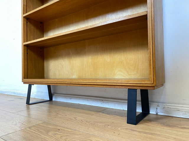 Hochwertiges Mid-Century Regal aus vollem Holz mit verstellbaren Regalböden & neuen Metallfüßen I Holzregal Bücherregal Bücherschrank Küchenregal Regalwand Vintage Retro 60er I