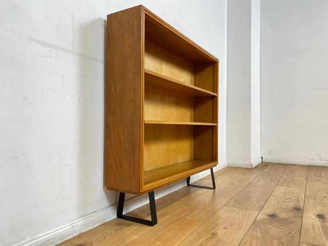 Hochwertiges Mid-Century Regal aus vollem Holz mit verstellbaren Regalböden & neuen Metallfüßen I Holzregal Bücherregal Bücherschrank Küchenregal Regalwand Vintage Retro 60er I