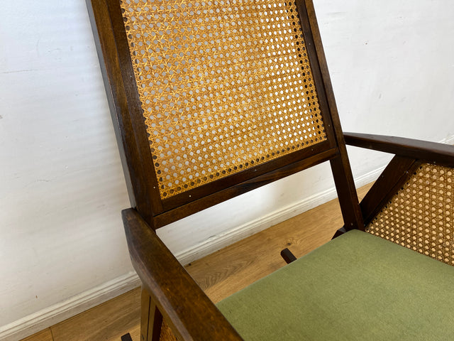 WMK I Stilvoller und sehr gut erhaltener Mid-Century Schaukelstuhl mit Wiener Geflecht mit grünem Polster