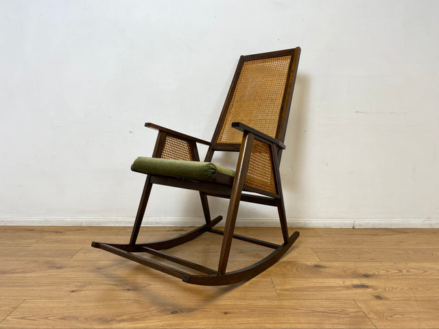 WMK I Stilvoller und sehr gut erhaltener Mid-Century Schaukelstuhl mit Wiener Geflecht mit grünem Polster