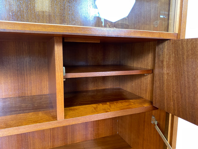Stilvoller und gut erhaltener Mid-Century Schreibschrank mit Vitrine & Schubladen