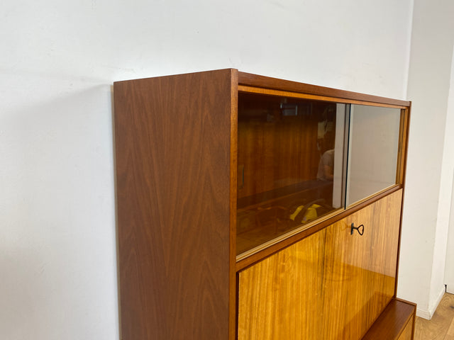 Stilvoller und gut erhaltener Mid-Century Schreibschrank mit Vitrine & Schubladen