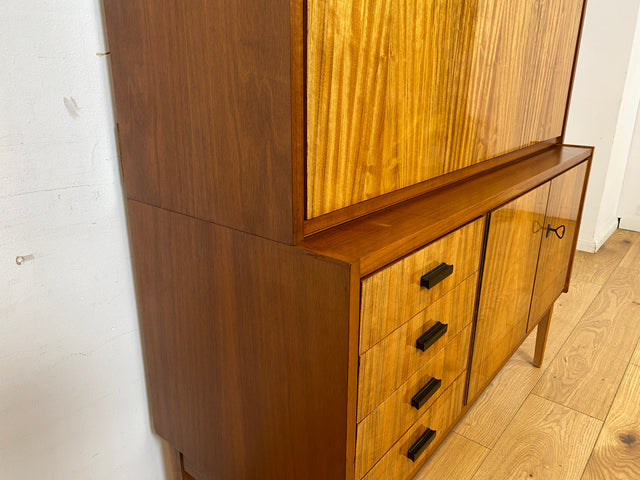 Stilvoller und gut erhaltener Mid-Century Schreibschrank mit Vitrine & Schubladen