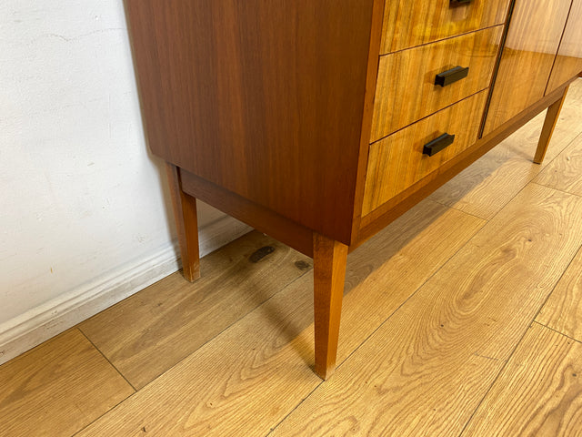 Stilvoller und gut erhaltener Mid-Century Schreibschrank mit Vitrine & Schubladen