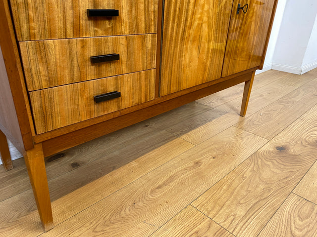 Stilvoller und gut erhaltener Mid-Century Schreibschrank mit Vitrine & Schubladen