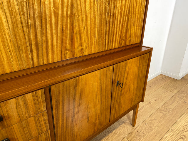 Stilvoller und gut erhaltener Mid-Century Schreibschrank mit Vitrine & Schubladen