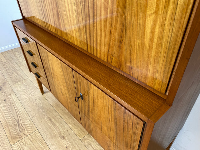 Stilvoller und gut erhaltener Mid-Century Schreibschrank mit Vitrine & Schubladen