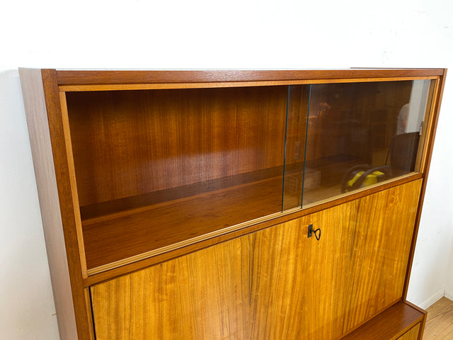 Stilvoller und gut erhaltener Mid-Century Schreibschrank mit Vitrine & Schubladen
