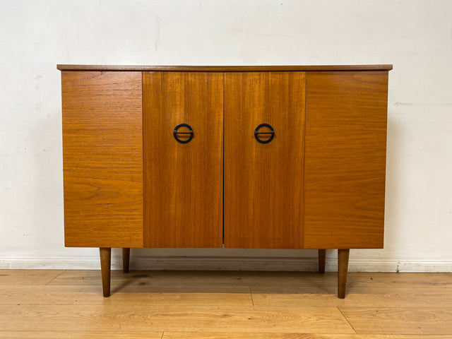 Stilvolle und gut erhaltene Mid-Century Schuhkommode mit hübschen Originalgriffen I Schuhschrank Flurschrank Flurkommode Sideboard Kommode Schuh 60er 70er Vintage Retro I