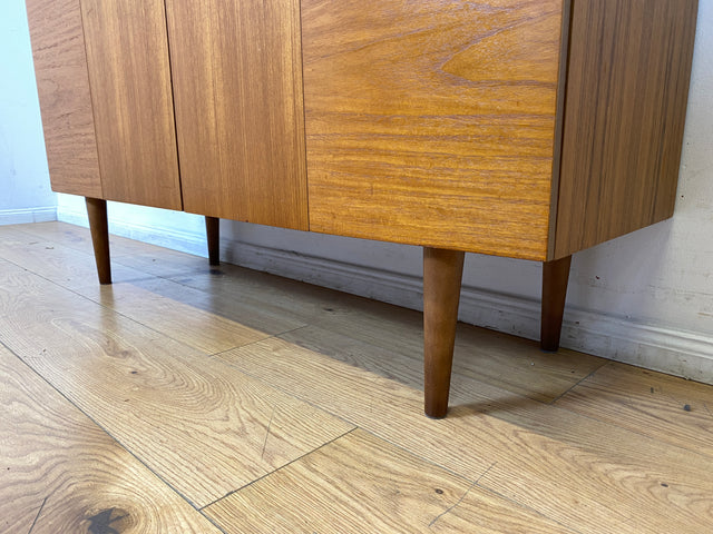 Stilvolle und gut erhaltene Mid-Century Schuhkommode mit hübschen Originalgriffen I Schuhschrank Flurschrank Flurkommode Sideboard Kommode Schuh 60er 70er Vintage Retro I