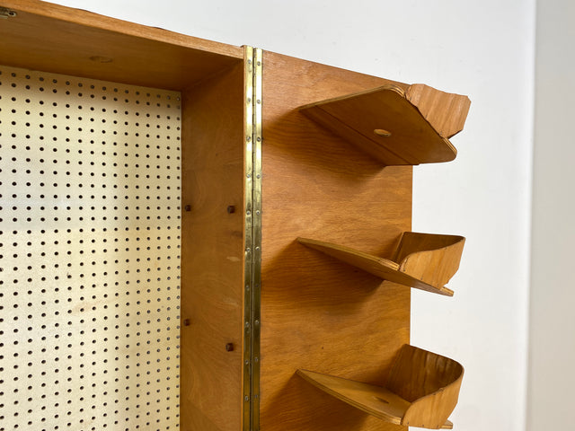 WMK I Sehr schöner und praktischer Mid-Century Schuhschrank mit Schubladen und Messinggriffen