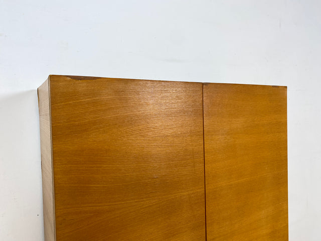 WMK I Sehr schöner und praktischer Mid-Century Schuhschrank mit Schubladen und Messinggriffen