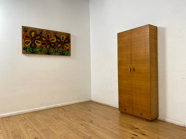 WMK I Sehr schöner und praktischer Mid-Century Schuhschrank mit Schubladen und Messinggriffen