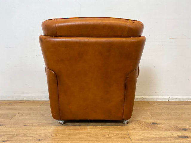 1/2 Schöner und sehr bequemer Mid-Century Sessel mit cognacfarbenem Echtleder Bezug