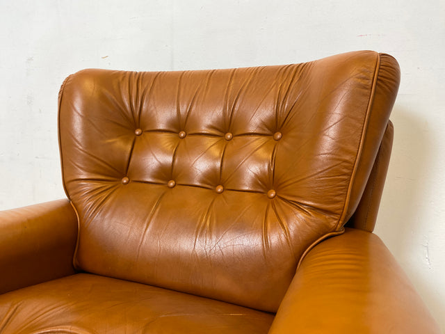 1/2 Schöner und sehr bequemer Mid-Century Sessel mit cognacfarbenem Echtleder Bezug