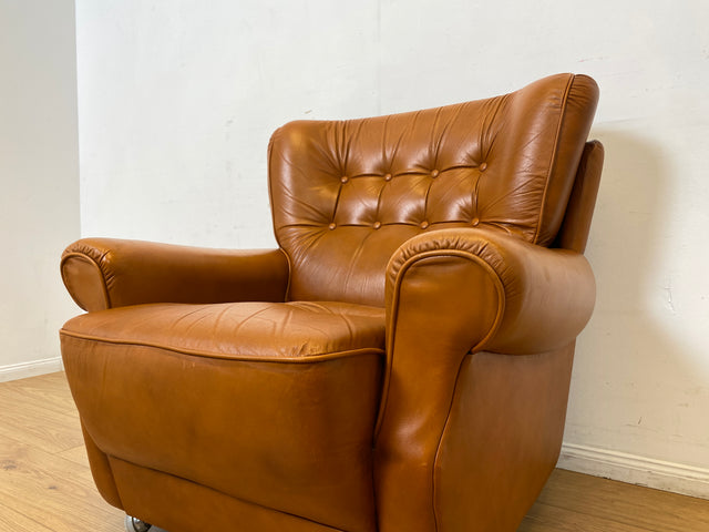 1/2 Schöner und sehr bequemer Mid-Century Sessel mit cognacfarbenem Echtleder Bezug