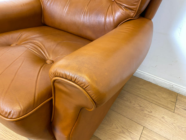 1/2 Schöner und sehr bequemer Mid-Century Sessel mit cognacfarbenem Echtleder Bezug