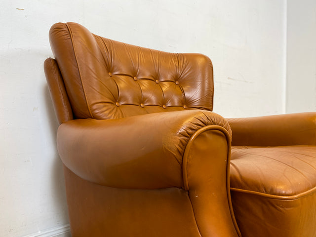 1/2 Schöner und sehr bequemer Mid-Century Sessel mit cognacfarbenem Echtleder Bezug