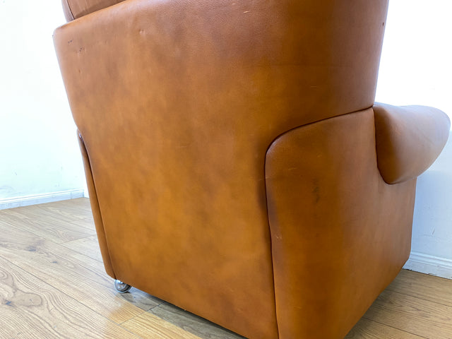1/2 Schöner und sehr bequemer Mid-Century Sessel mit cognacfarbenem Echtleder Bezug