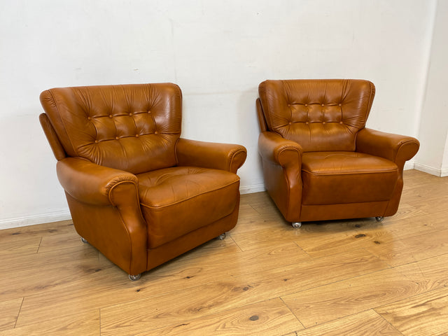 1/2 Schöner und sehr bequemer Mid-Century Sessel mit cognacfarbenem Echtleder Bezug