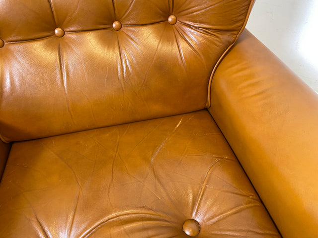 1/2 Schöner und sehr bequemer Mid-Century Sessel mit cognacfarbenem Echtleder Bezug