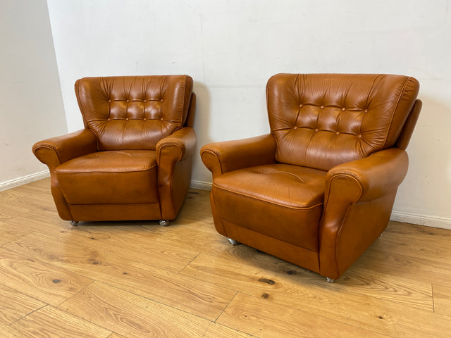 1/2 Schöner und sehr bequemer Mid-Century Sessel mit cognacfarbenem Echtleder Bezug