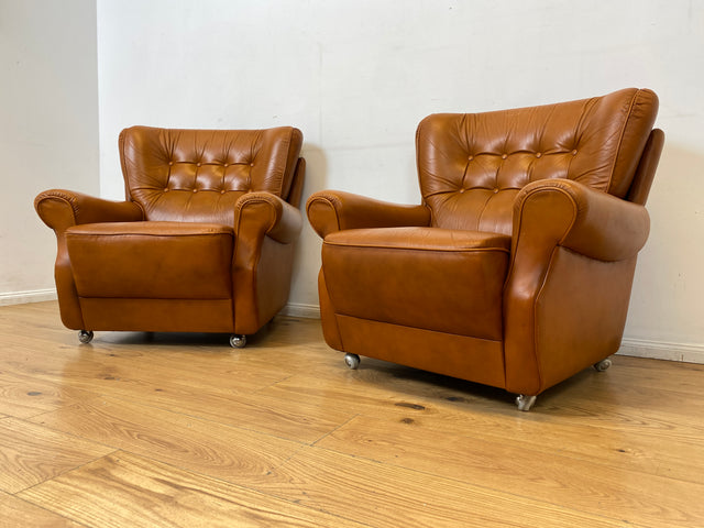 1/2 Schöner und sehr bequemer Mid-Century Sessel mit cognacfarbenem Echtleder Bezug
