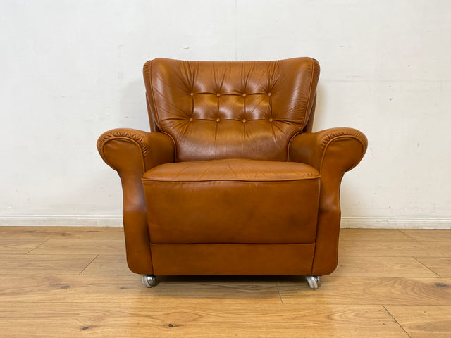 1/2 Schöner und sehr bequemer Mid-Century Sessel mit cognacfarbenem Echtleder Bezug