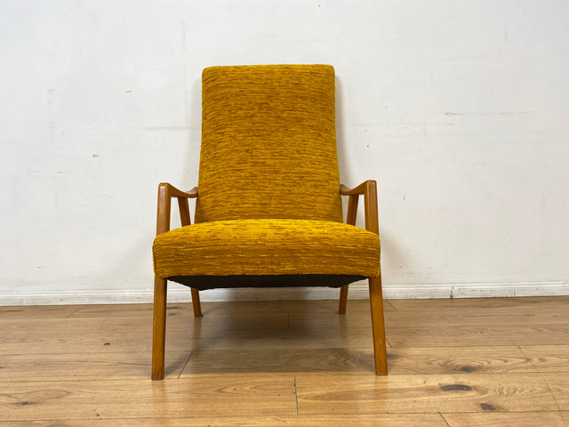 Besonders schöner und gemütlicher Mid-Century Sessel mit tollem senfgelben Stoffbezug