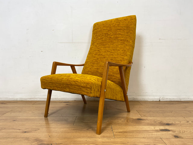 Besonders schöner und gemütlicher Mid-Century Sessel mit tollem senfgelben Stoffbezug