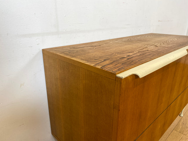 Stilvolles helles Mid-Century Sideboard aus 1966 in Esche mit verschließbarem Gitter für Bettdecken I Wäschekommode Kommode Wäschetruhe TV Lowboard Board 60er Vintage I