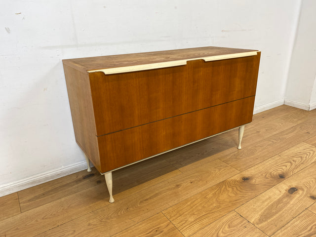 Stilvolles helles Mid-Century Sideboard aus 1966 in Esche mit verschließbarem Gitter für Bettdecken I Wäschekommode Kommode Wäschetruhe TV Lowboard Board 60er Vintage I