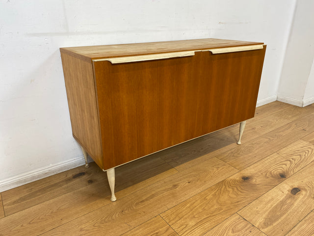 Stilvolles helles Mid-Century Sideboard aus 1966 in Esche mit formschönen weißen Holzgriffen I Kommode Wäschekommode Schrank Anrichte TV Lowboard Board 60er Retro Vintage I