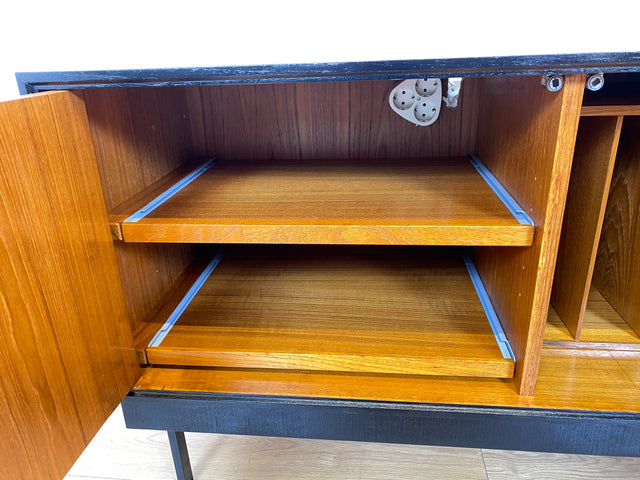 WMK I Rares Mid-Century Sideboard in Teakholz mit Vinyl Regal & Ausziehfächern für Plattenspieler